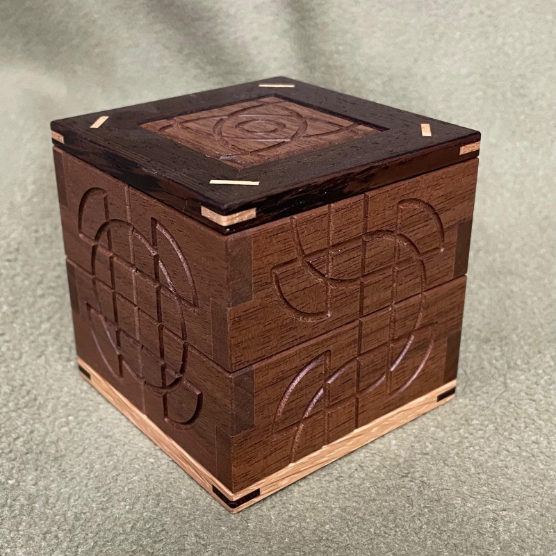 L Cube (White and Black)