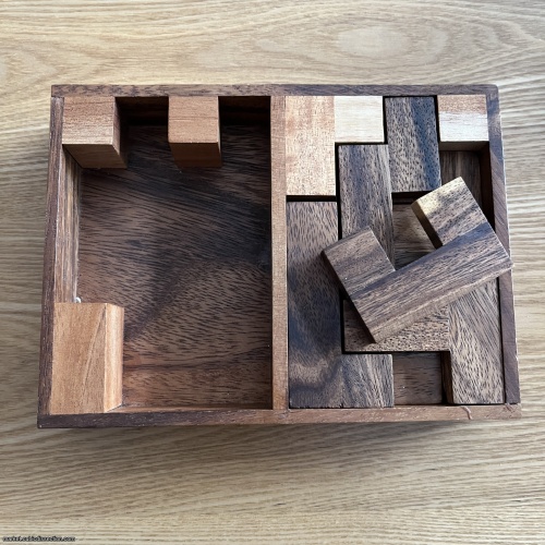 Pentomino puzzle with tray, 2 separate challenges