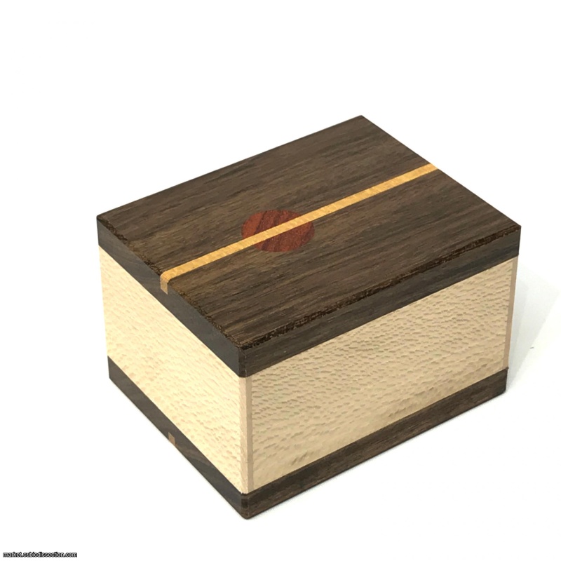 Boxy by László Molnár Oddball