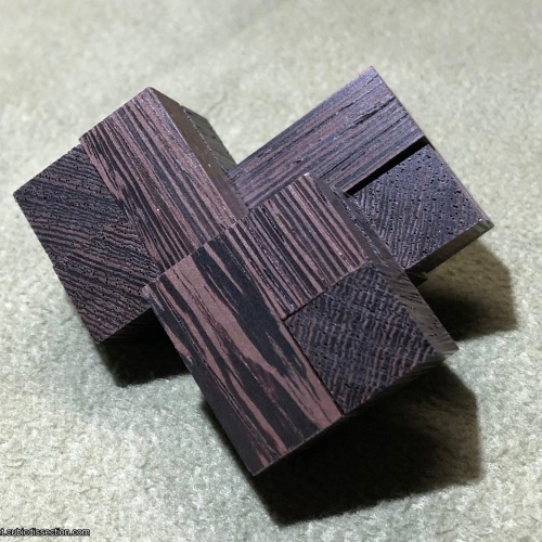 Impossible Triangle of 3 cubes