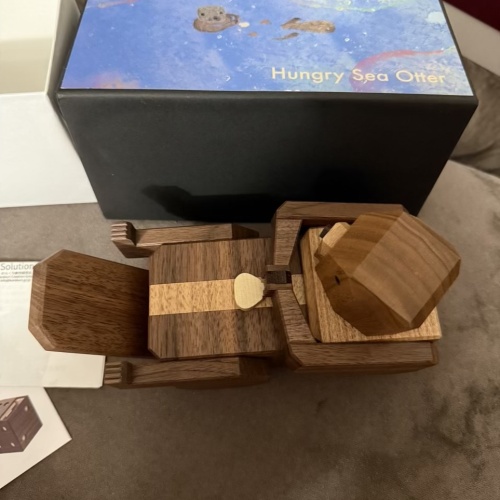 Hungry sea otter karakuri