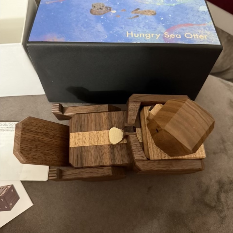 Hungry sea otter karakuri