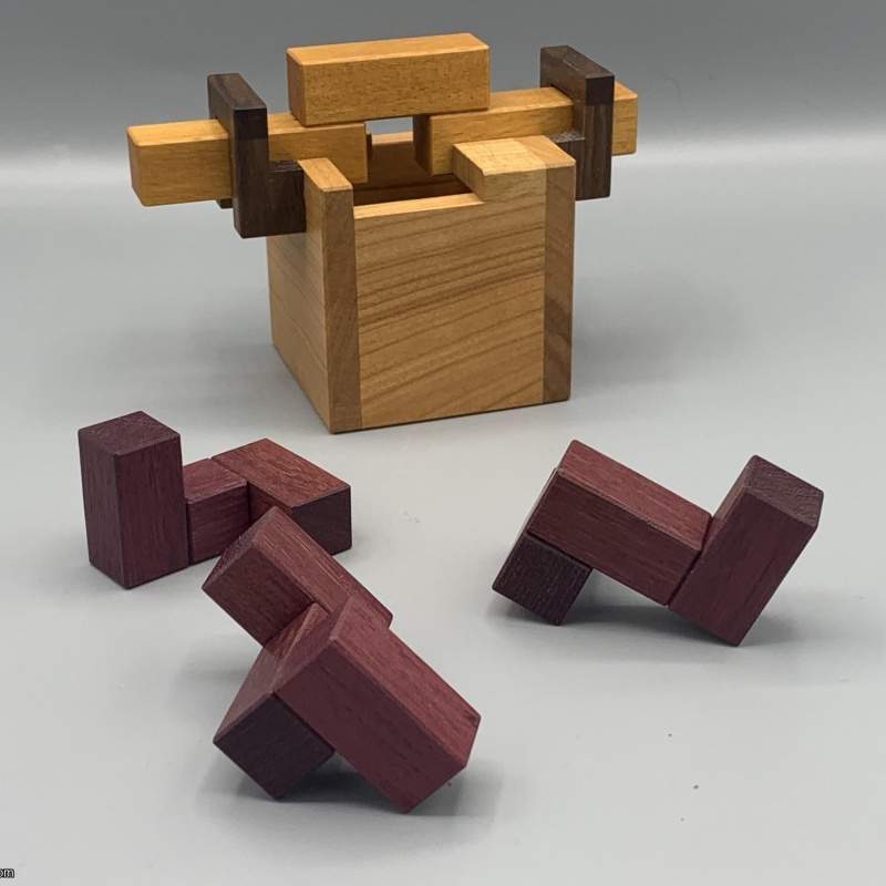 Mouse Hole - Magyarics / Pelikan