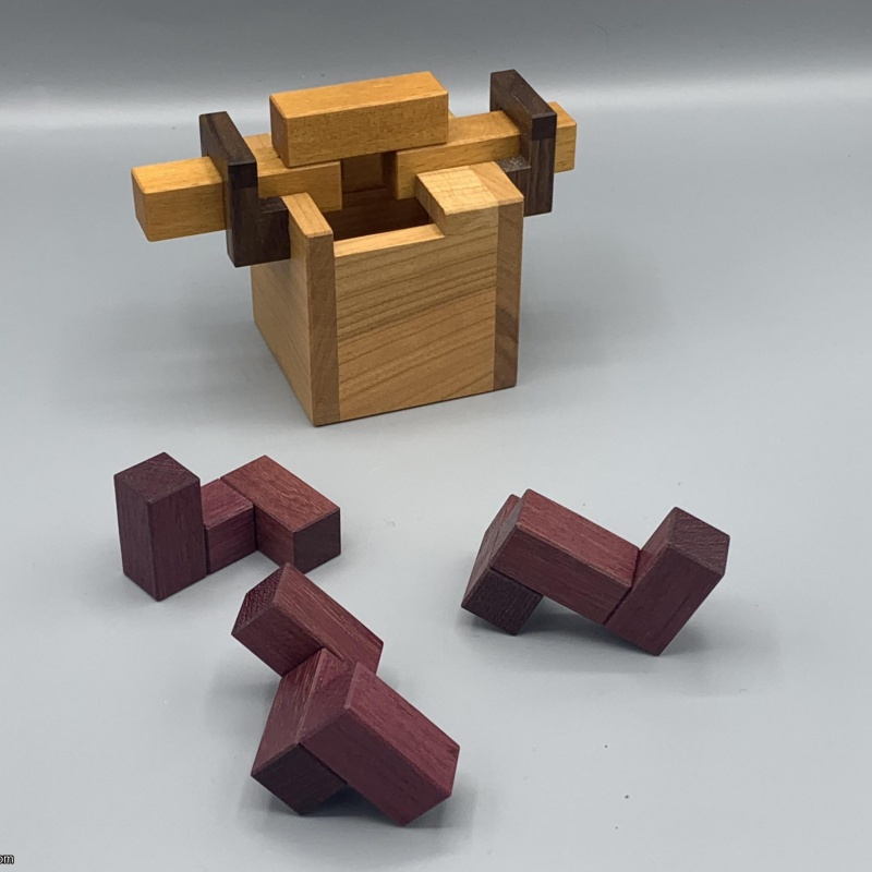Mouse Hole - Magyarics / Pelikan
