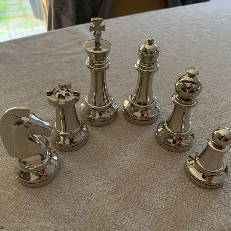 Chess Puzzle set - Hanayama Cast Puzzle Premium Series