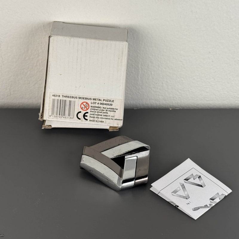 Bits and Pieces - Moebius w/ Box and Solution