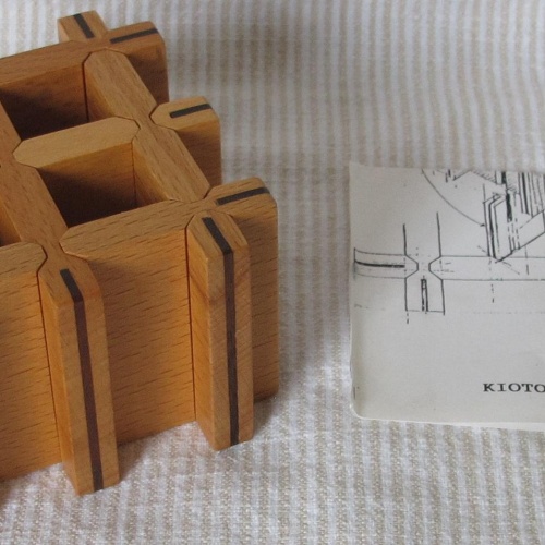 Tokyo Puzzle (Tokio puzzle) by Pierluigi Ghianda