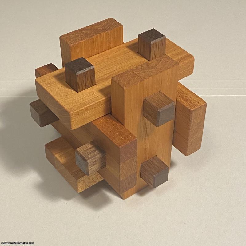 Knobbly Box, Oskar design made by Tom Lensch