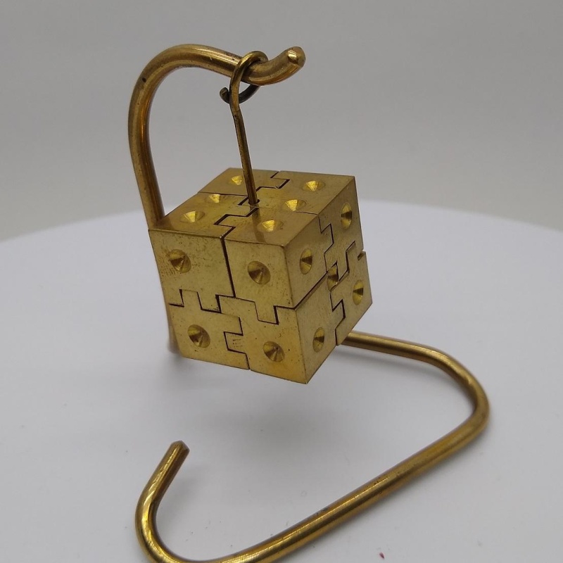 Brass dice puzzle - Marked Rocky Chiaro