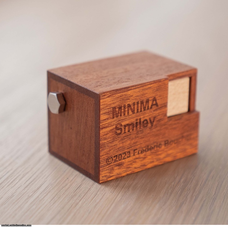 Minima Smiley - Pelikan - Original release version