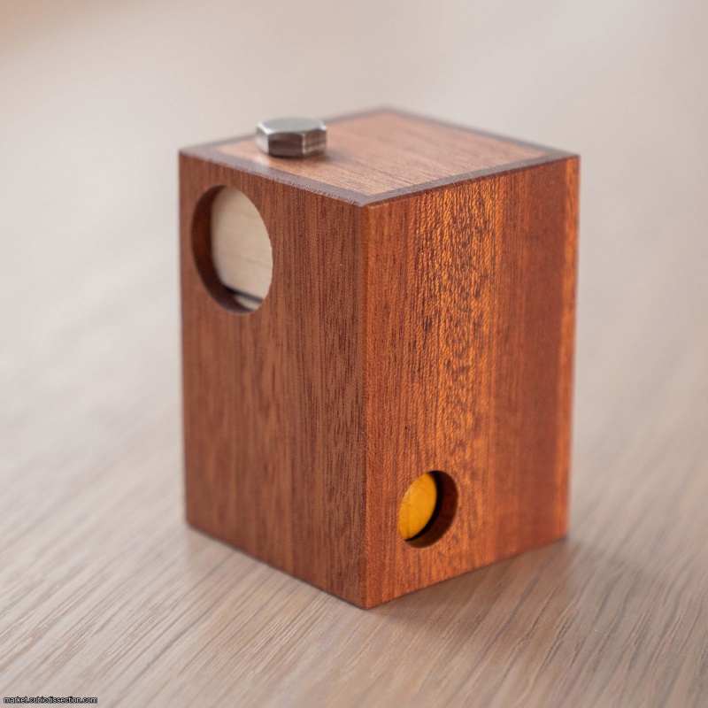 Minima Smiley - Pelikan - Original release version