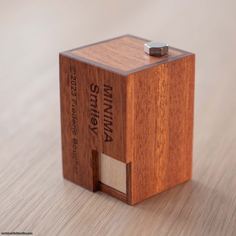 Minima Smiley - Pelikan - Original release version