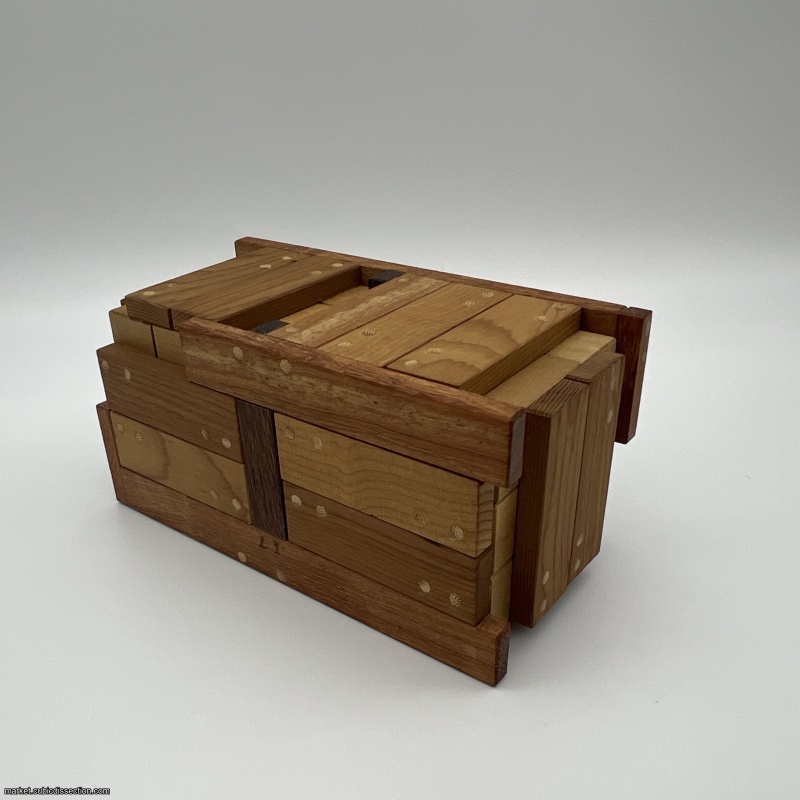 Partners Cube by Takeyuki Endo