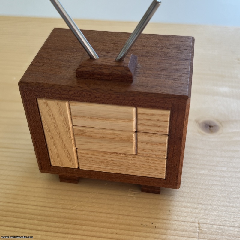 TV Puzzle by Jakub Dvorak