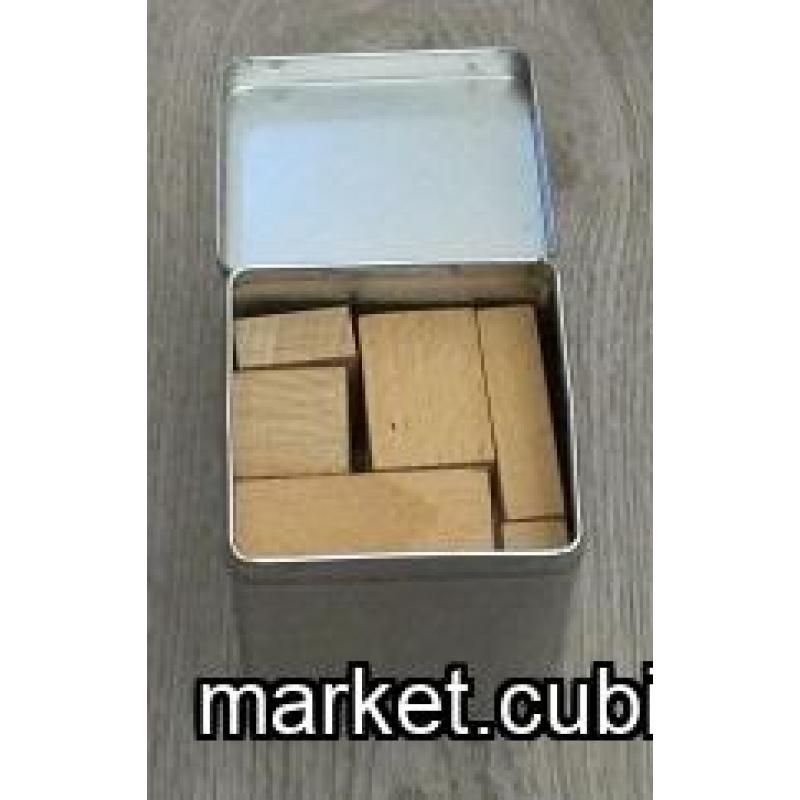 17 pieces cube in tin - unknown