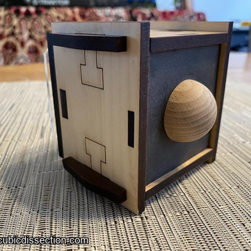 "Flohcircus" Puzzle Box