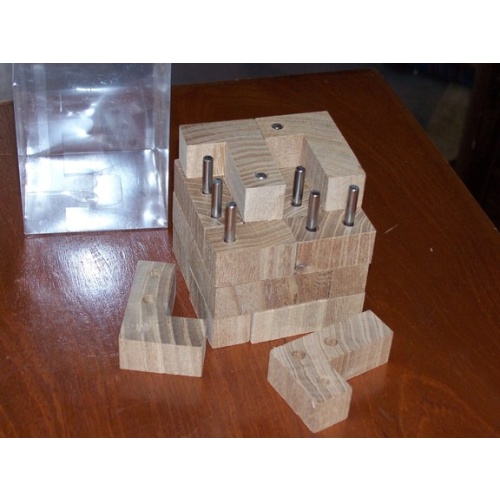 Puzzle with NONAME. (i just dont know it) 4x4 Cube with metal bars