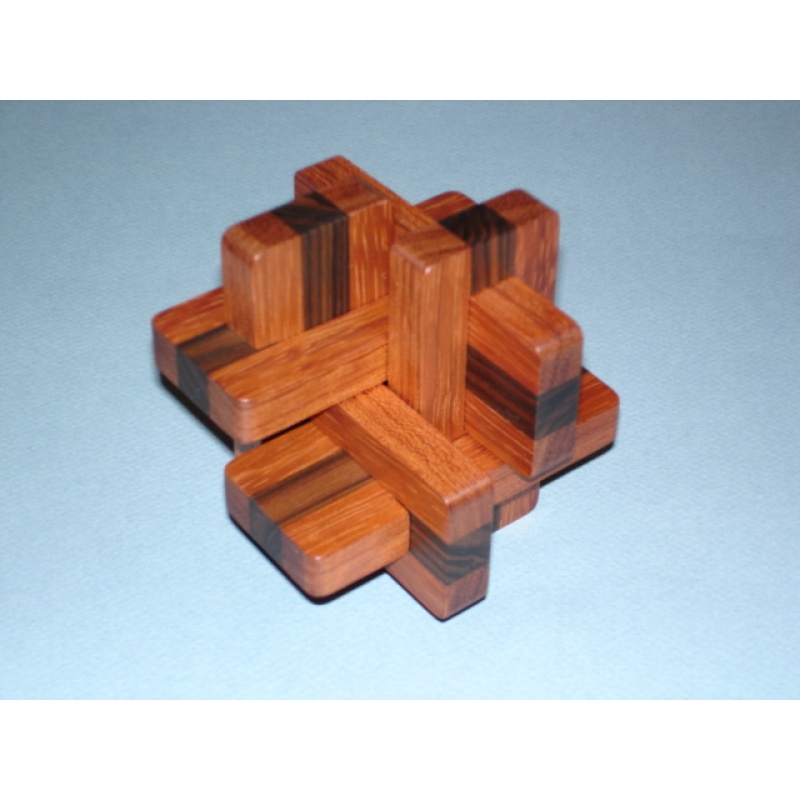 Oskar van Deventer - Little Knot  by Tom Lensch