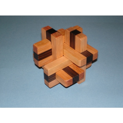 Oskar van Deventer - Little Knot  by Tom Lensch