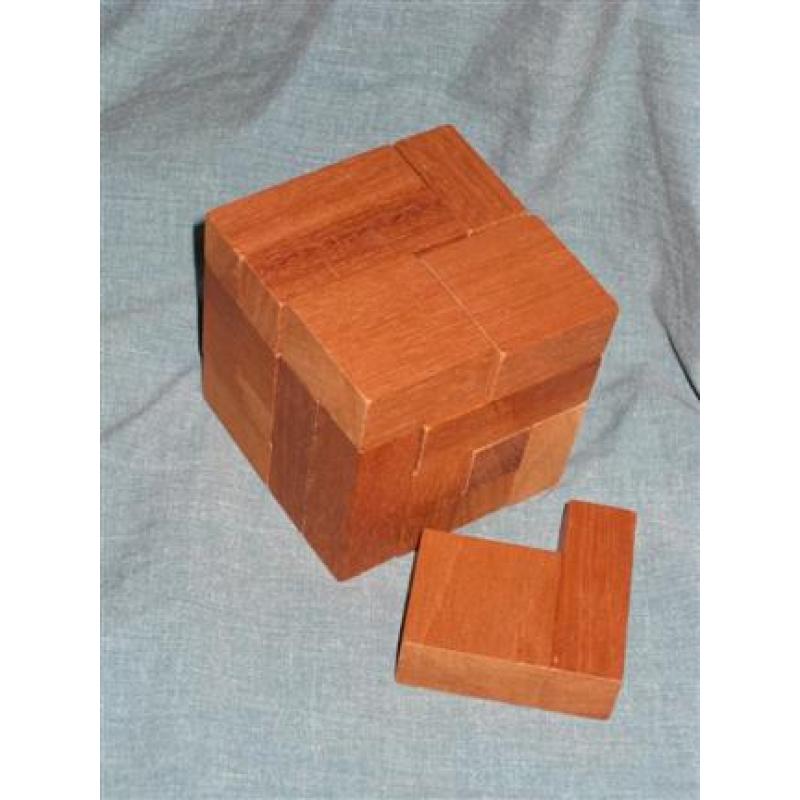 Holmes&#039;s Hollow Cube