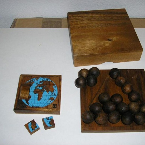 Earth tray puzzle, and pyramid tray puzzle