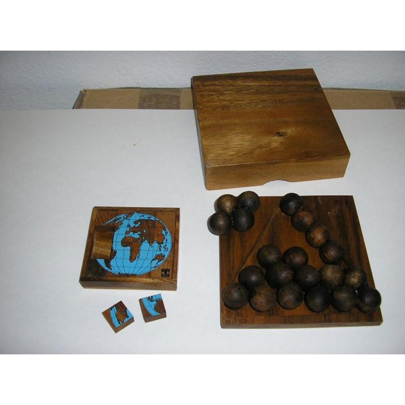 Earth tray puzzle, and pyramid tray puzzle