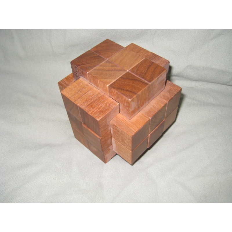 Lovely 18 piece Burr