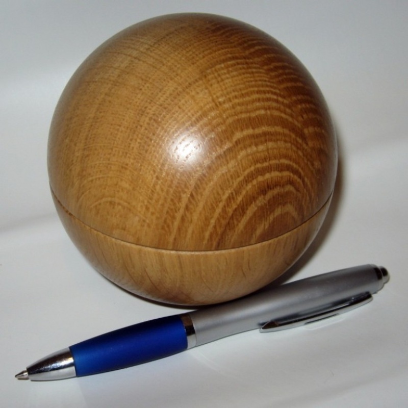 Kiss in ball