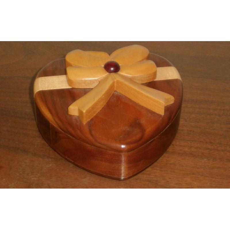 Kamei Valentine Heart Puzzle Box repro