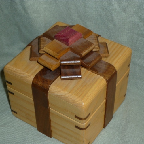Box w/ a Ribbon reproduction