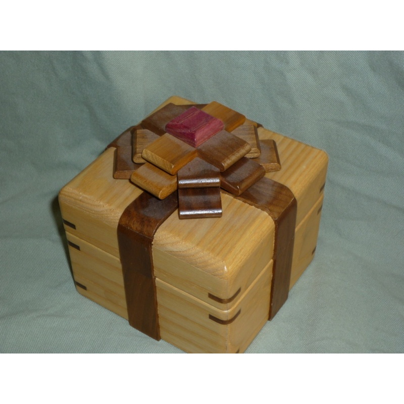 Box w/ a Ribbon reproduction