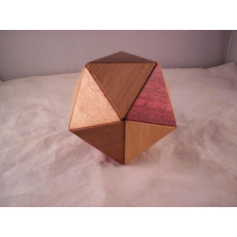 SPINNING ICOSA POLYHEDRA