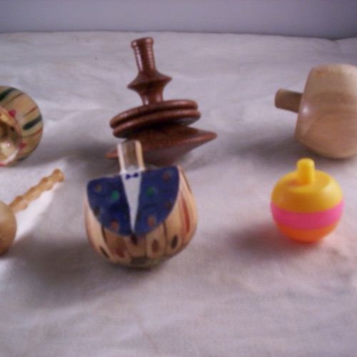 A PIECE OF CHINNOMOTTO, SPINNING TOPS #1