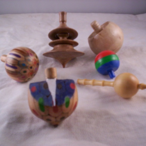 A PIECE OF CHINNOMOTTO, SPINNING TOPS #2