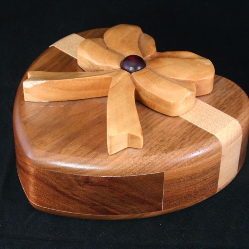 Bits and Pieces - Kamei repro Heart Box