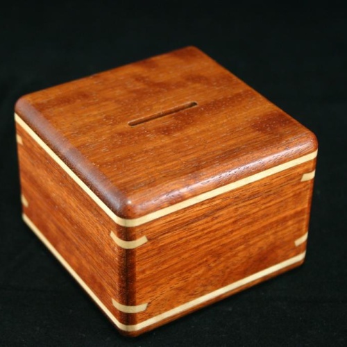 Kamei Money Bank (original)