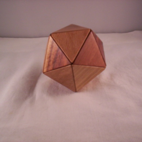 SPINNING ICOSA POLYHEDRA