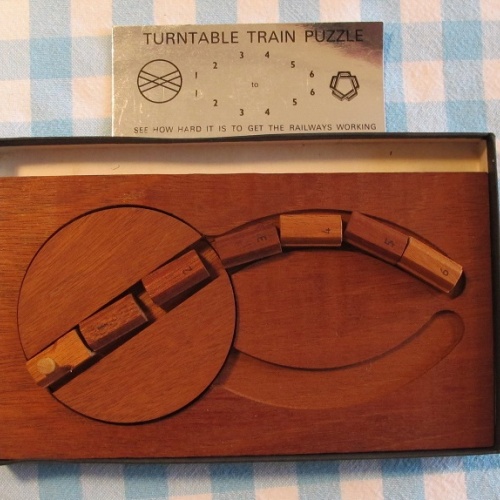 Turntable Train puzzle - Pentangle