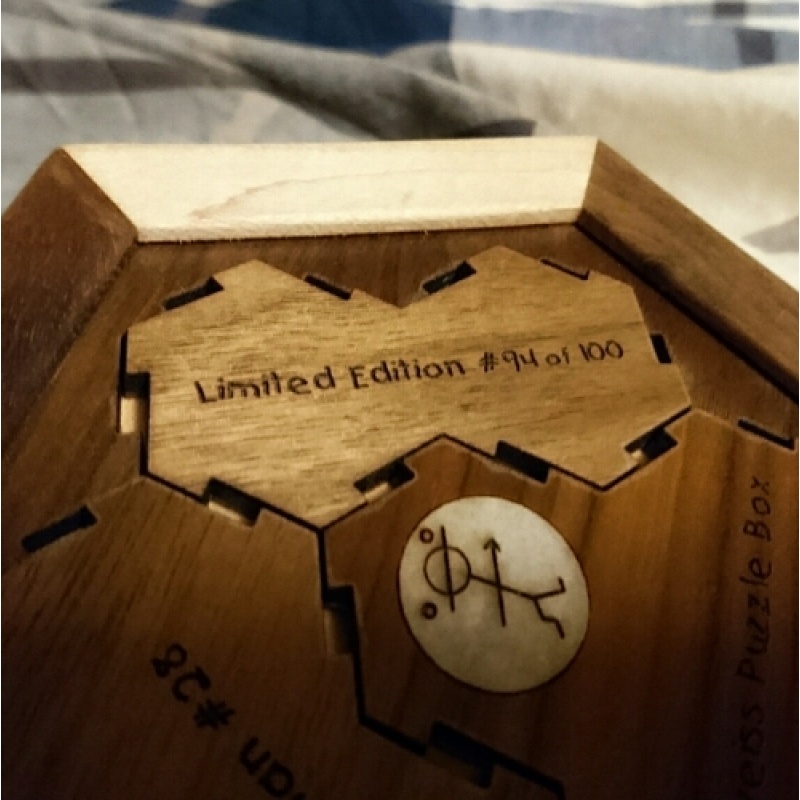 Stickman No. 28 - Edelweiss Puzzlebox (walnut version)