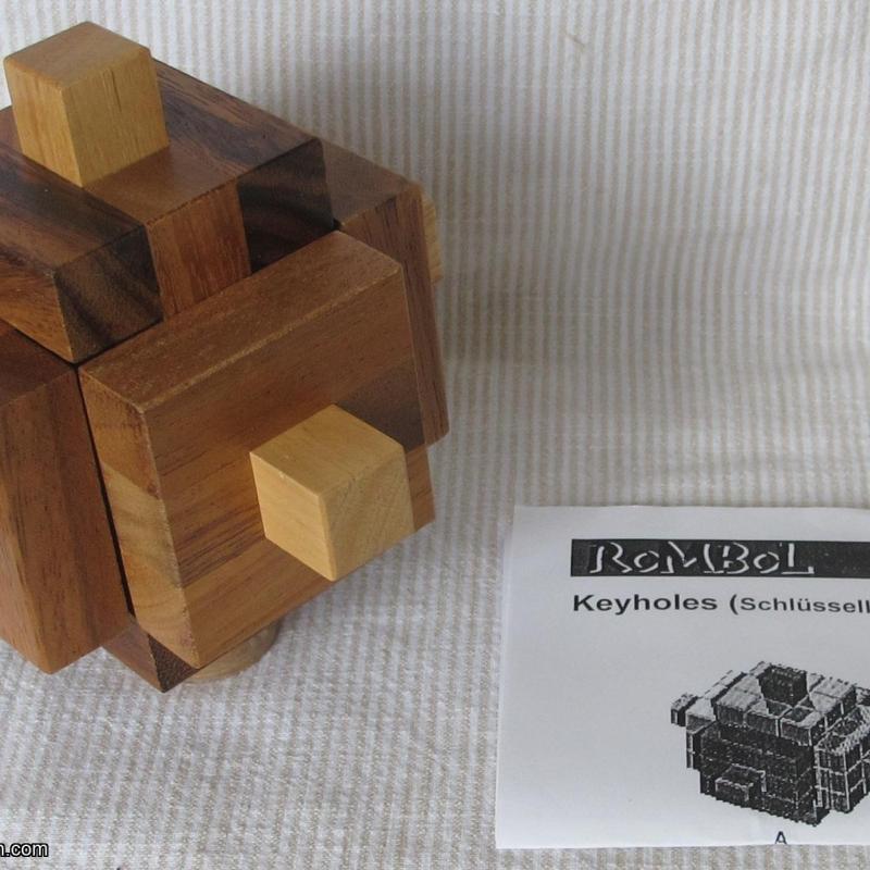 Keyholes puzzle by Tom Jolly, Rombol