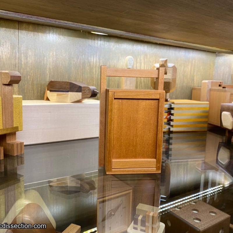 Karakuri: Ramen Delivery Box by Kyoko Hoshino