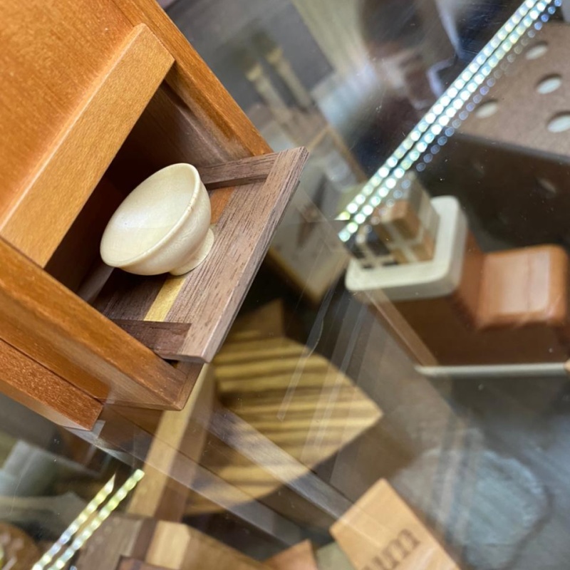 Karakuri: Ramen Delivery Box by Kyoko Hoshino