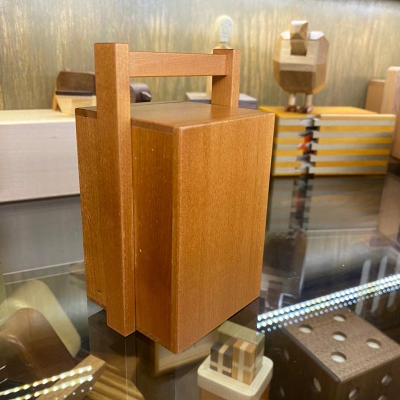 Karakuri: Ramen Delivery Box by Kyoko Hoshino