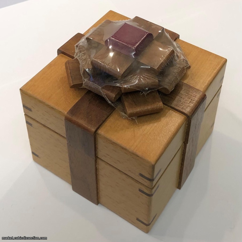 Ribbon Box - Akio Kamei