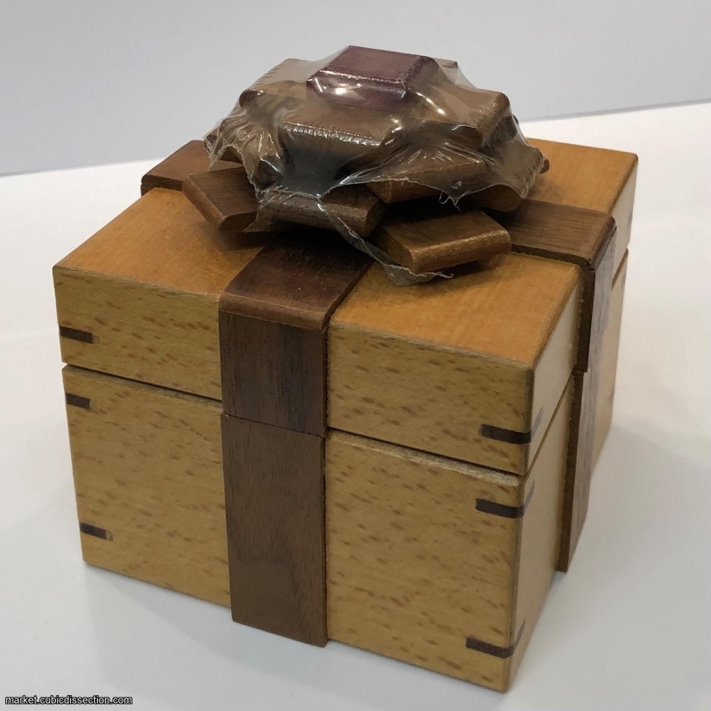 Ribbon Box - Akio Kamei