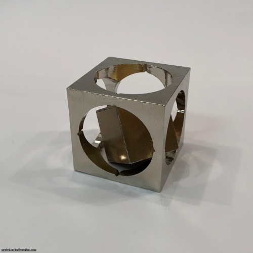 Sputnik in Cube - Marcel Gillen