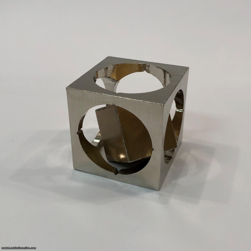 Sputnik in Cube - Marcel Gillen